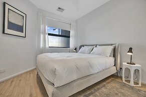 Oceanview Luxury With Dedicated Workspace