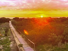 Oceanview Luxury With Dedicated Workspace