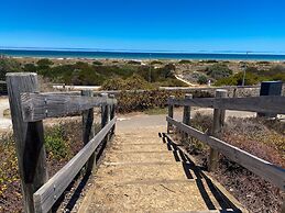 Oceanview Luxury With Dedicated Workspace