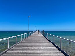 Oceanview Luxury With Dedicated Workspace