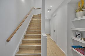 Oceanview Luxury With Dedicated Workspace