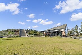 Oceanview Luxury With Dedicated Workspace