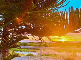 Oceanview Luxury With Dedicated Workspace