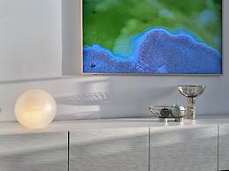 Oceanview Luxury With Dedicated Workspace