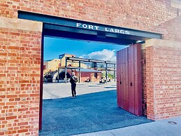 Oceanview Luxury With Dedicated Workspace