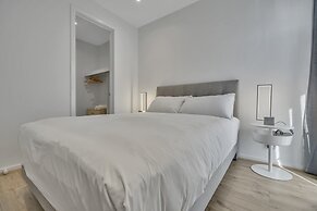 Oceanview Luxury With Dedicated Workspace