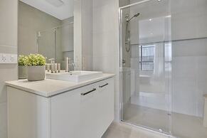 Oceanview Luxury With Dedicated Workspace