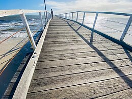 Oceanview Luxury With Dedicated Workspace