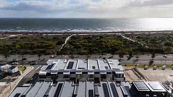 Oceanview Luxury With Dedicated Workspace