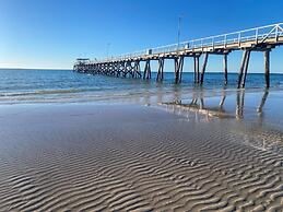 Oceanview Luxury With Dedicated Workspace