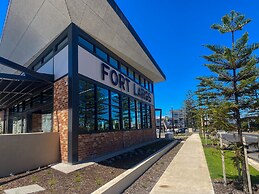 Oceanview Luxury With Dedicated Workspace