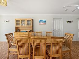 Spacious 4-bed Home 2-min to the Beach