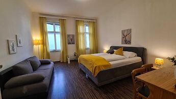 Cozy 1BR Apt Long Stay for 3 Guests