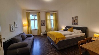 Cozy 1BR Apt Long Stay for 3 Guests