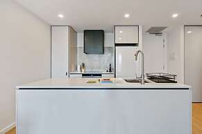 Sleek 1-bed Canberra Flat With Gym & Sauna Access