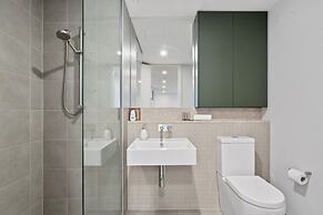 Sleek 1-bed Canberra Flat With Gym & Sauna Access