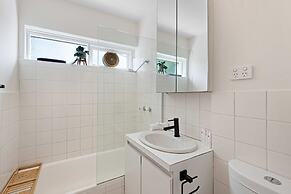 Contemporary 1-bed Unit Near Chapel St