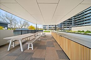 2-bed Haven: Impeccable Interiors & Chic Amenities