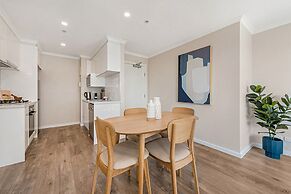 Stylish Arts Precinct Unit With Fabulous Views