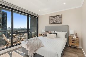 Stylish Arts Precinct Unit With Fabulous Views