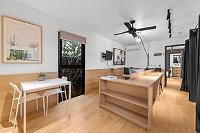 Stylish New Farm Apartment With Courtyard