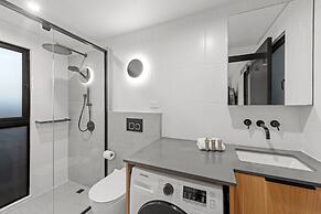 Stylish New Farm Apartment With Courtyard