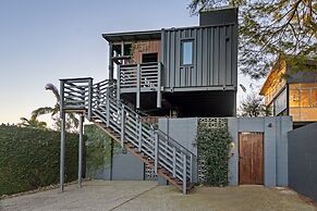 Stylish New Farm Apartment With Courtyard