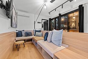 Stylish New Farm Apartment With Courtyard