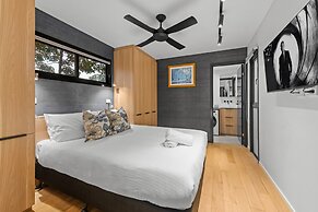 Stylish New Farm Apartment With Courtyard