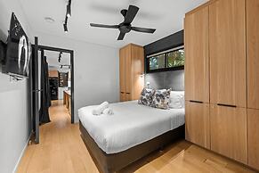 Stylish New Farm Apartment With Courtyard