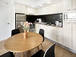 High-rise 2-bed Apartment With Gym, BBQ & Pool