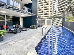 High-rise 2-bed Apartment With Gym, BBQ & Pool