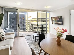 High-rise 2-bed Apartment With Gym, BBQ & Pool