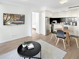 High-rise 2-bed Apartment With Gym, BBQ & Pool