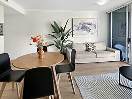 High-rise 2-bed Apartment With Gym, BBQ & Pool