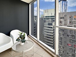 High-rise 2-bed Apartment With Gym, BBQ & Pool