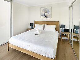 High-rise 2-bed Apartment With Gym, BBQ & Pool