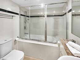 High-rise 2-bed Apartment With Gym, BBQ & Pool