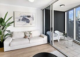 High-rise 2-bed Apartment With Gym, BBQ & Pool