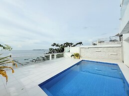 Chateau Du Soleil