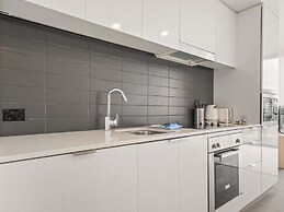 Sunny 2-bed in Valley With Premium Amenities