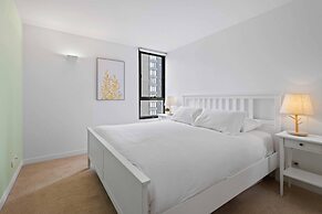 Modern 1-bed City Apartment With Pool and Gym