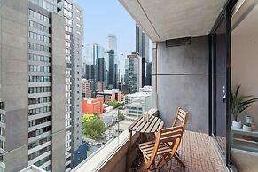 Modern 1-bed City Apartment With Pool and Gym