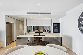 Glorious Ocean Views, 2-bed, Pool & Amenities