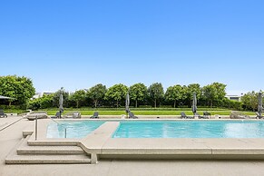 Glorious Ocean Views, 2-bed, Pool & Amenities