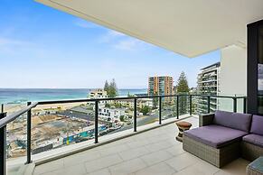Glorious Ocean Views, 2-bed, Pool & Amenities
