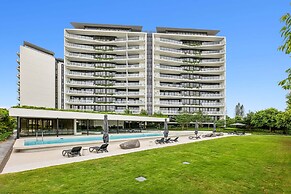 Glorious Ocean Views, 2-bed, Pool & Amenities