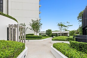 Glorious Ocean Views, 2-bed, Pool & Amenities
