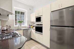 Superb 2-bed Apartment Facing Rose Bay Marina