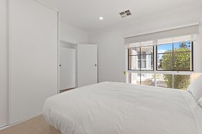 Quiet 2-bed Retreat With Private Courtyard